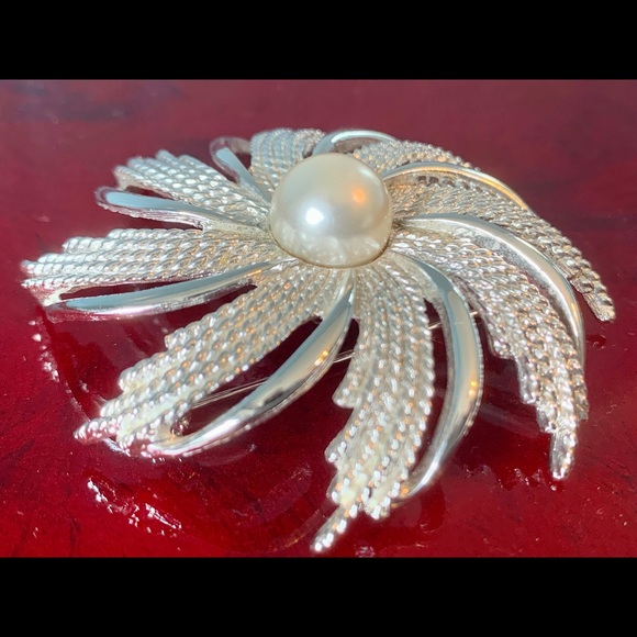 Sarah Coventry Silver Tone Brooch Faux Pearl - Picture 8 of 11